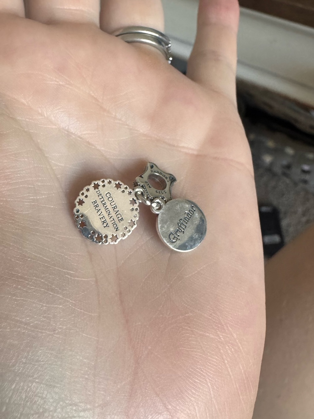 New Pandora Harry Potter Gryffindor Charm - Picture 4 of 6